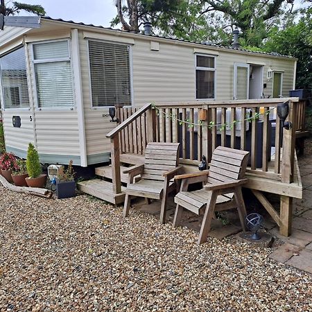 Amroth Bay Holiday Caravan Llanteg Exterior photo